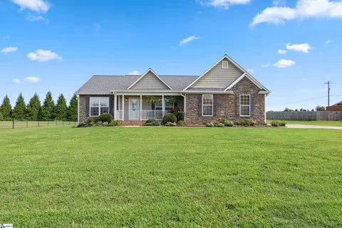106 Suzanna Dr, Inman, SC 29349