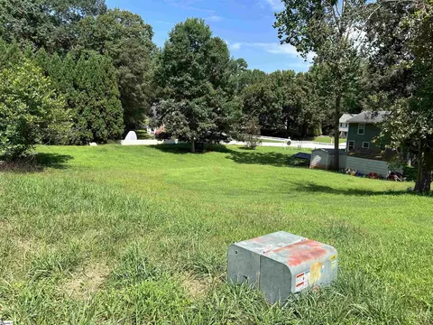 205 Aspenwood Dr, Spartanburg, SC 29307