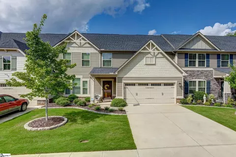 71 Hemingway Ln, Simpsonville, SC 29681