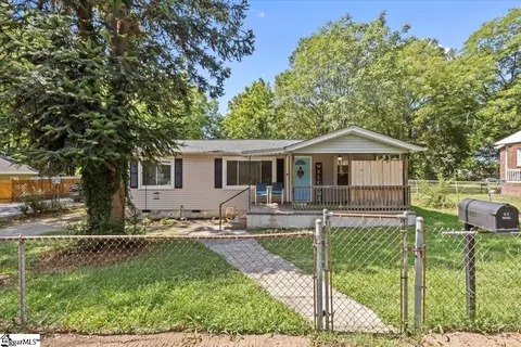 218 Palmer St, Greer, SC 29651