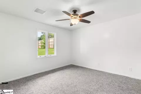 Bedroom - 102 Stratford Rd, Moore, SC 29369 photo 4 of 5
