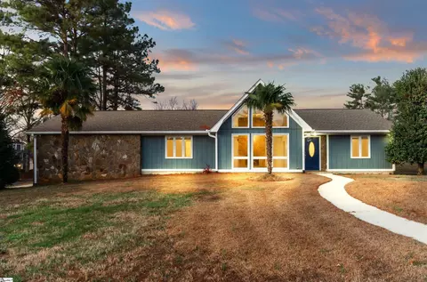 102 Stratford Rd, Moore, SC 29369
