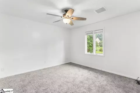 Bedroom - 102 Stratford Rd, Moore, SC 29369 photo 2 of 5