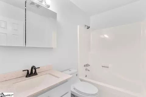 Bath - 102 Stratford Rd, Moore, SC 29369 photo 2 of 2
