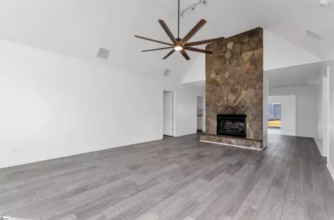 Living - 102 Stratford Rd, Moore, SC 29369 photo 1 of 3