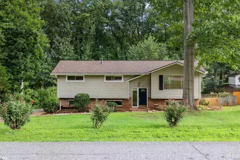 102 Indian Trl, Taylors, SC 29687