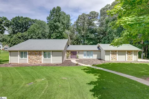 104 W Croydon Ct, Easley, SC 29642