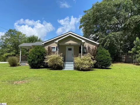 112 Douglas St, Laurens, SC 29360
