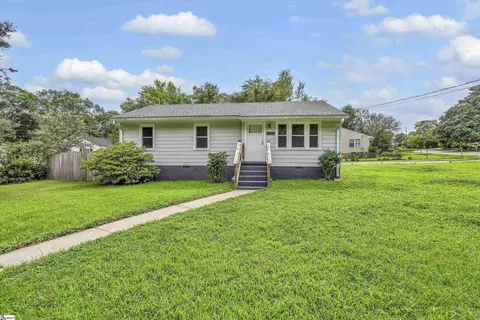 18 N Acres Dr, Greenville, SC 29609