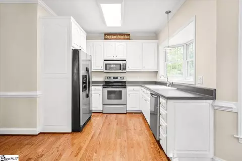 205 Montague Dr, Easley, SC 29640 photo 8