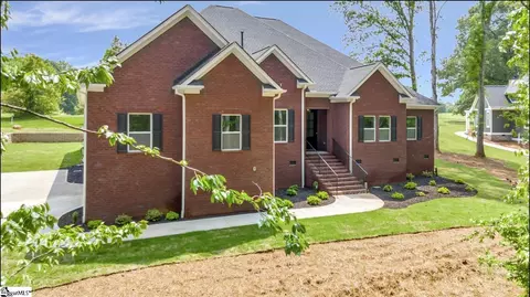 1817 Cross Creek Dr, Seneca, SC 29678