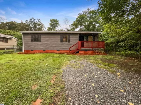 149 Lyles St, Boiling Springs, SC 29316