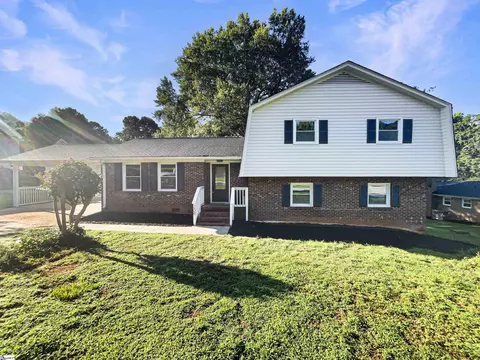209 Barrett Dr, Mauldin, SC 29662