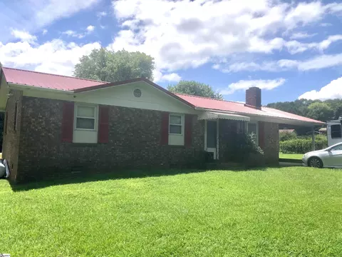 160 Lakeview Dr, Cowpens, SC 29330