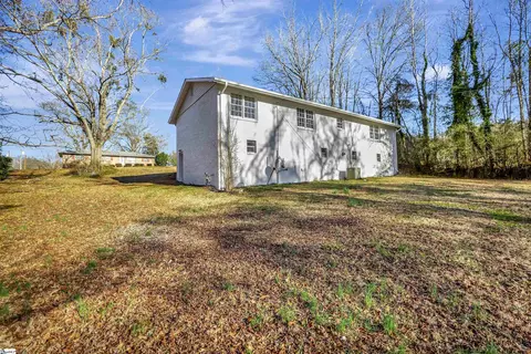 Exterior - 115 Roberts Dr, Anderson, SC 29621 photo 4 of 8