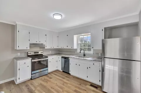 Kitchen - 115 Roberts Dr, Anderson, SC 29621 photo 2 of 3