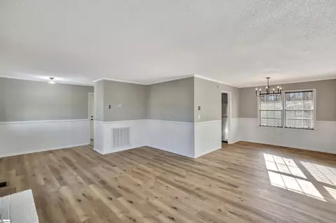 Living - 115 Roberts Dr, Anderson, SC 29621 photo 2 of 5