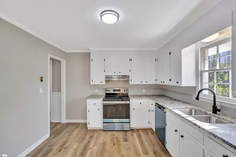 Kitchen - 115 Roberts Dr, Anderson, SC 29621 photo 3 of 3