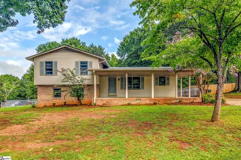 225 W Yellow Wood Dr, Simpsonville, SC 29680