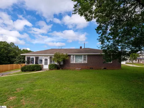 408 Pine Ridge Rd, Duncan, SC 29334