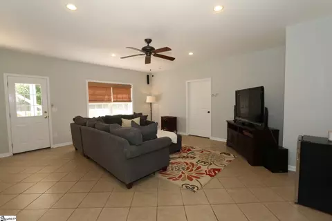 Living - 404 Eelgrass Ct, Simpsonville, SC 29680 photo 2 of 2