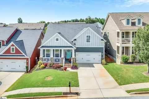 14 Kelvyn St, Greer, SC 29651