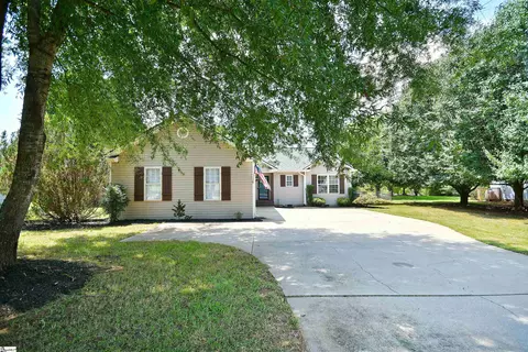 106 Terrace Meadows Dr, Seneca, SC 29672