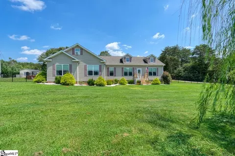 110 White Rd, Wellford, SC 29385