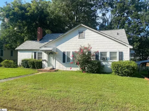 304 W Farley Ave, Laurens, SC 29360