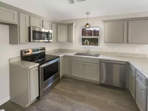225 Everard Ln, Greer, SC 29650 photo 2