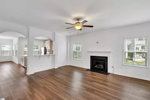 Living - 104 Sevan Ln, Easley, SC 29642 photo 2 of 5