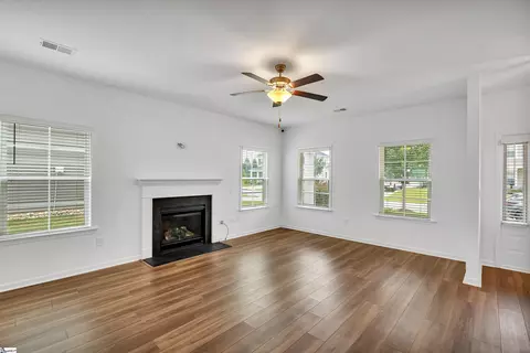 Living - 104 Sevan Ln, Easley, SC 29642 photo 4 of 5