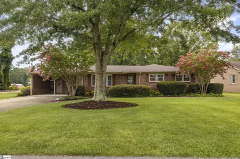 201 Holly Dr, Spartanburg, SC 29301