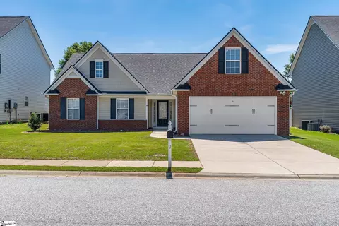 9 Kirkshire Ln, Simpsonville, SC 29680