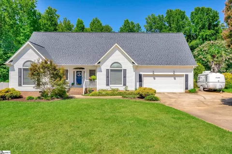 18 Montague Cir, Greenville, SC 29617