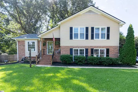 212 Manassas Dr, Simpsonville, SC 29681