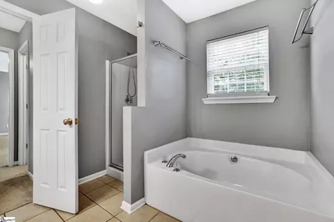 Bath - 205 Kylemore Ln, Greer, SC 29650 photo 1 of 2