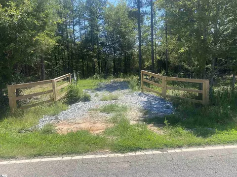 1322 Ghost Creek Rd, Laurens, SC 29360