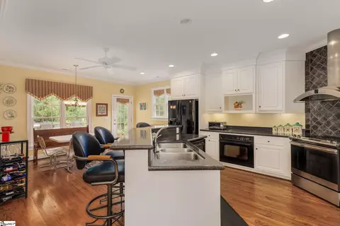 Kitchen - 322 New Tarleton Way, Greer, SC 29650 photo 4 of 5