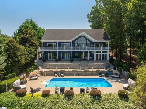 304 Shores Dr, Seneca, SC 29672