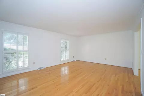 Living - 304 Middle Brook Ct, Greer, SC 29650 photo 4 of 4
