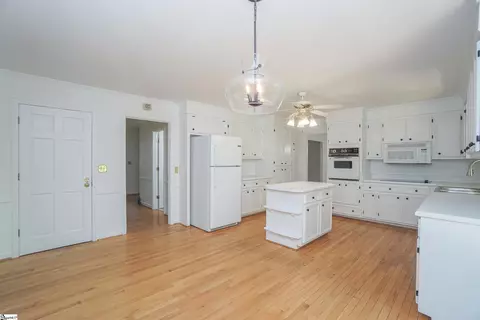 Kitchen - 304 Middle Brook Ct, Greer, SC 29650 photo 3 of 4