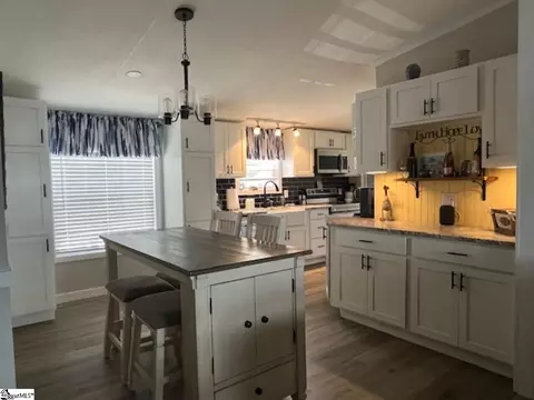 Kitchen - 50 Apache Dr, Waterloo, SC 29384 photo 1 of 3