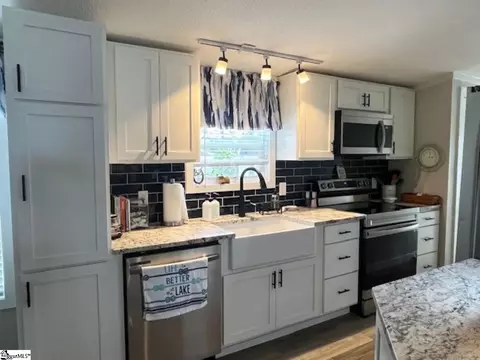 Kitchen - 50 Apache Dr, Waterloo, SC 29384 photo 2 of 3