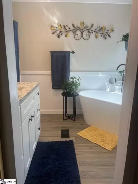 Bath - 50 Apache Dr, Waterloo, SC 29384 photo 1 of 5