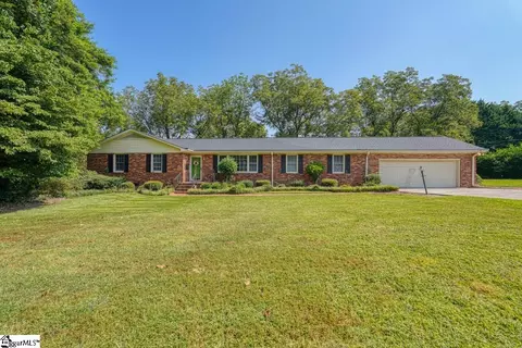 3 Fairlane Dr, Mauldin, SC 29662
