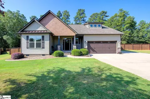 204 Pineknoll Cir, Easley, SC 29642