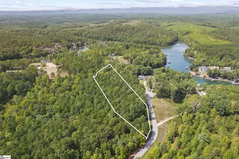 73 River Cove Dr, Seneca, SC 29672
