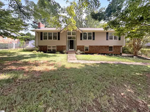 5 Broomfield Dr, Greenville, SC 29617