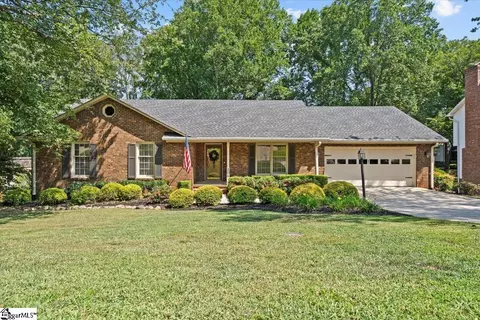 208 W Silverleaf St, Greer, SC 29650